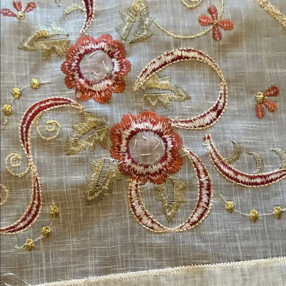 Square Embroidered 3D Floral Table runner Embroidered Floral Cream & Red New
